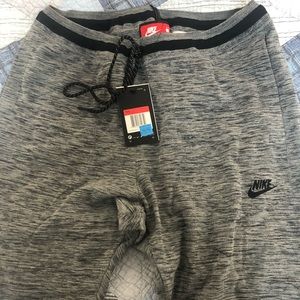 NIKE TECH SWEATPANTS
